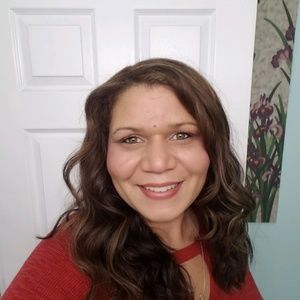 Meet your Posher, Deedee